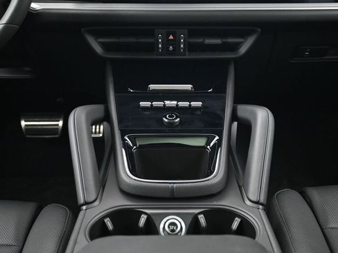 Certified 2026 Porsche Cayenne AWD/4WD image 10