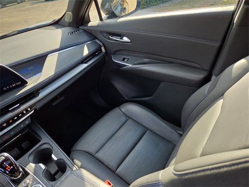Used 2024 Cadillac XT4 Sport image 15