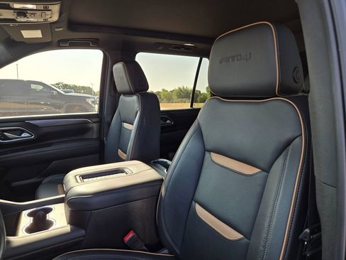 Used 2024 GMC Yukon AT4 w/ AT4 Premium Plus Package AWD/4WD image 9
