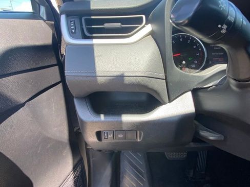 Used 2021 Toyota RAV4 XLE FWD image 13