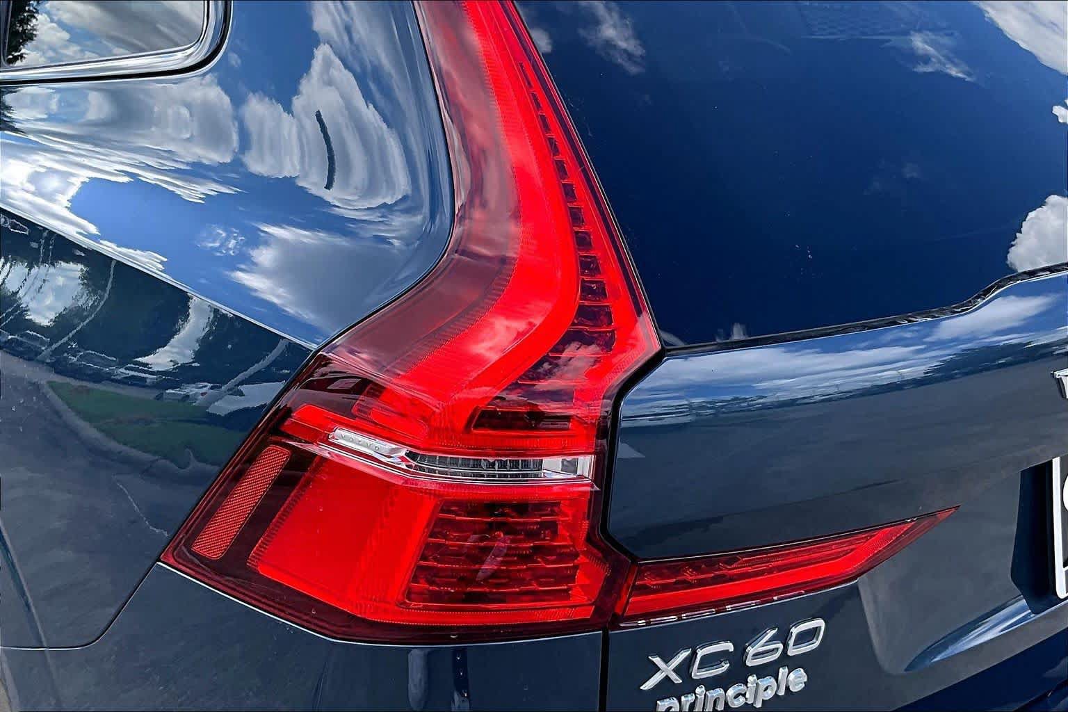 Used 2024 Volvo XC60 B5 Core AWD/4WD image 27