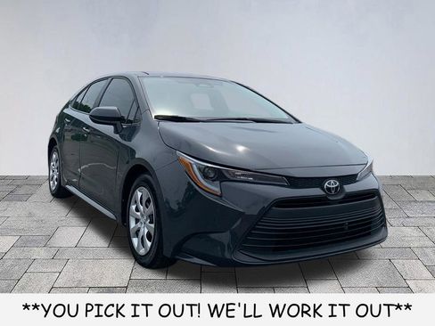 Used 2025 Toyota Corolla LE FWD image 1
