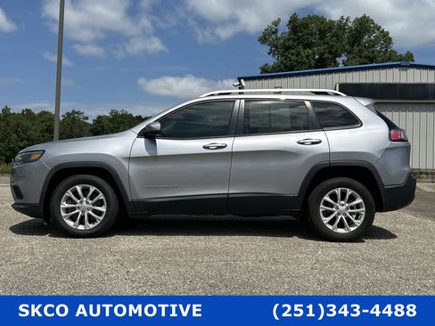 Used 2021 Jeep Cherokee Latitude image 2