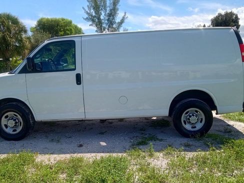Used 2018 Chevrolet Express 2500 w/ Driver Convenience Package image 9