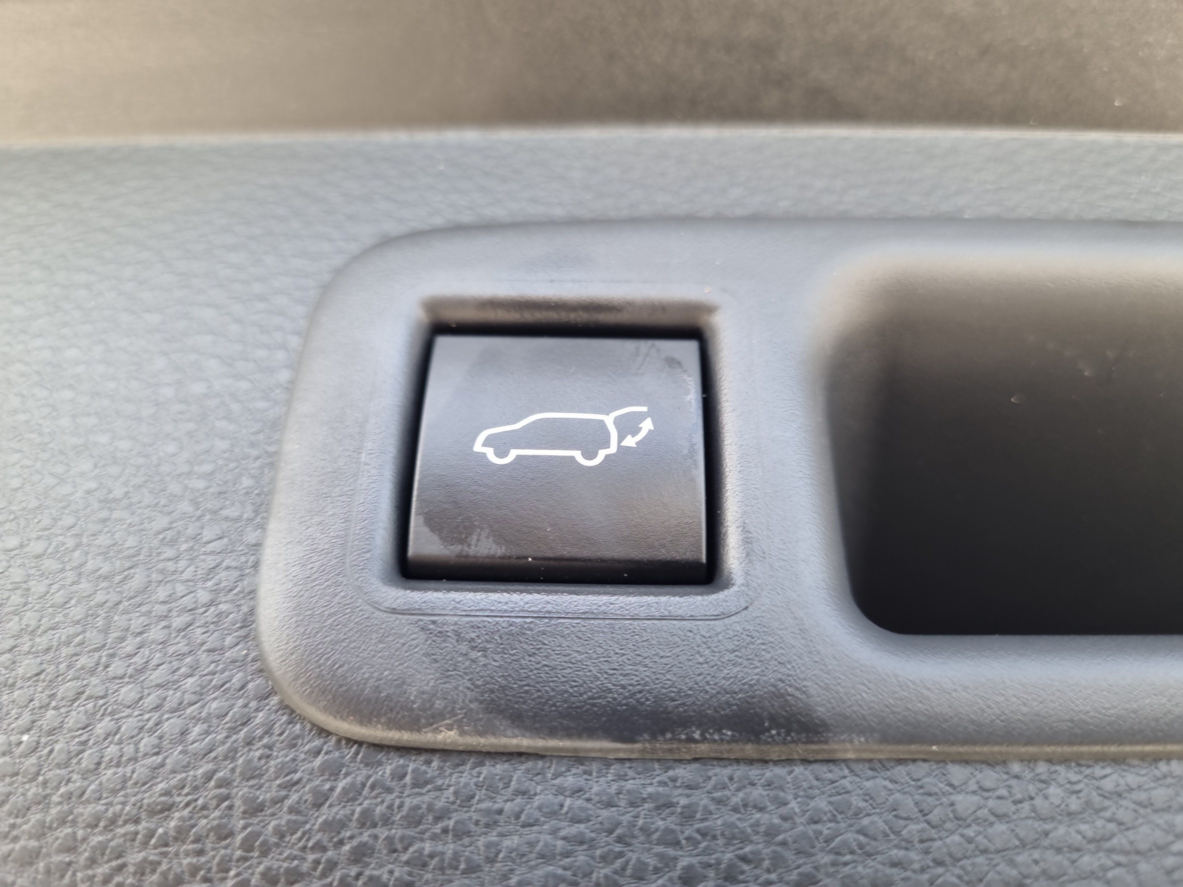 Used 2023 Toyota Highlander XLE FWD image 13