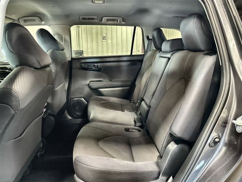Used 2024 Toyota Highlander LE image 24