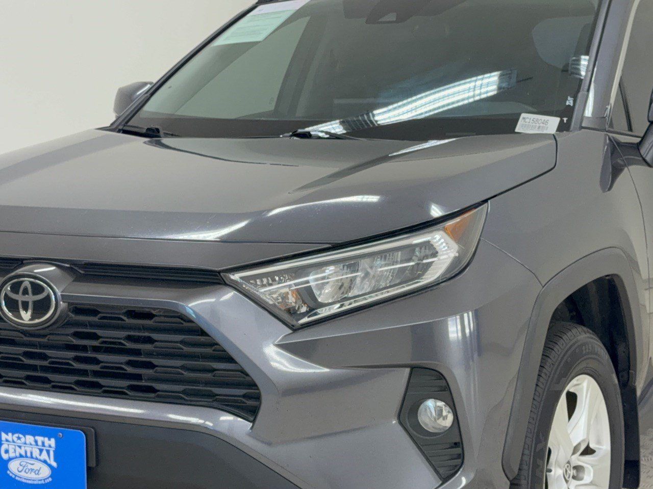 Used 2021 Toyota RAV4 XLE w/ Convenience Package FWD image 12