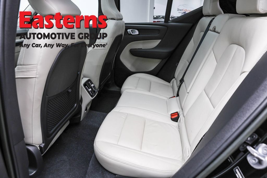 Used 2023 Volvo XC40 B4 Ultimate FWD image 21