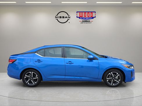 Used 2025 Nissan Sentra SV FWD image 2