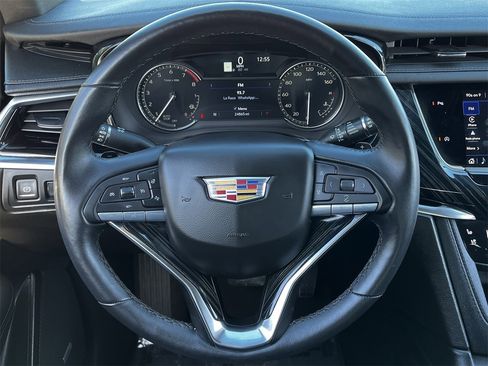 Used 2025 Cadillac XT6 Premium Luxury image 11