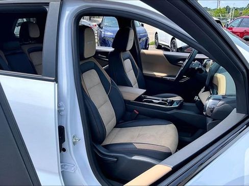 Used 2026 Chevrolet Equinox ACTIV w/ Safety and Technology Package FWD image 28