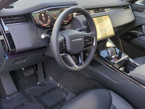 New 2025 Land Rover Range Rover Sport SE image 9