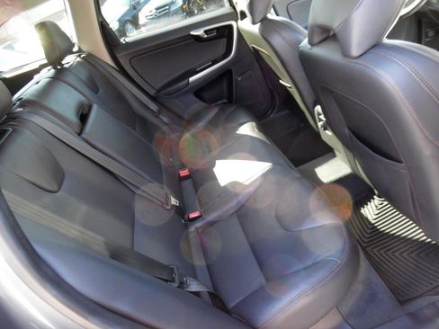 Used 2017 Volvo XC60 T5 Dynamic w/ Preferred Option Package image 21