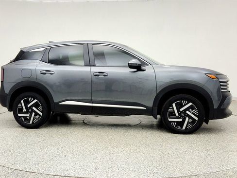 Used 2025 Nissan Kicks SV FWD image 4