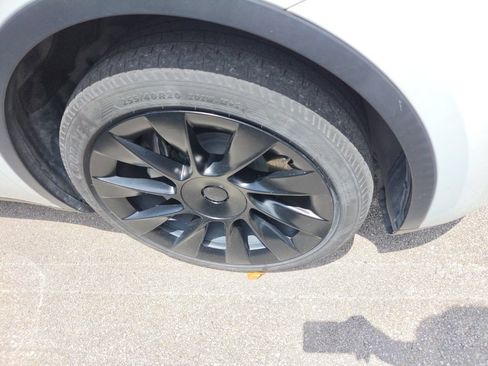 Used 2023 Tesla Model Y Long Range AWD/4WD image 8