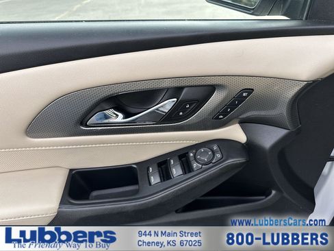 Used 2022 Chevrolet Traverse Premier image 13