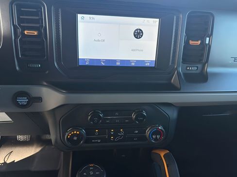 Used 2023 Ford Bronco Badlands image 17