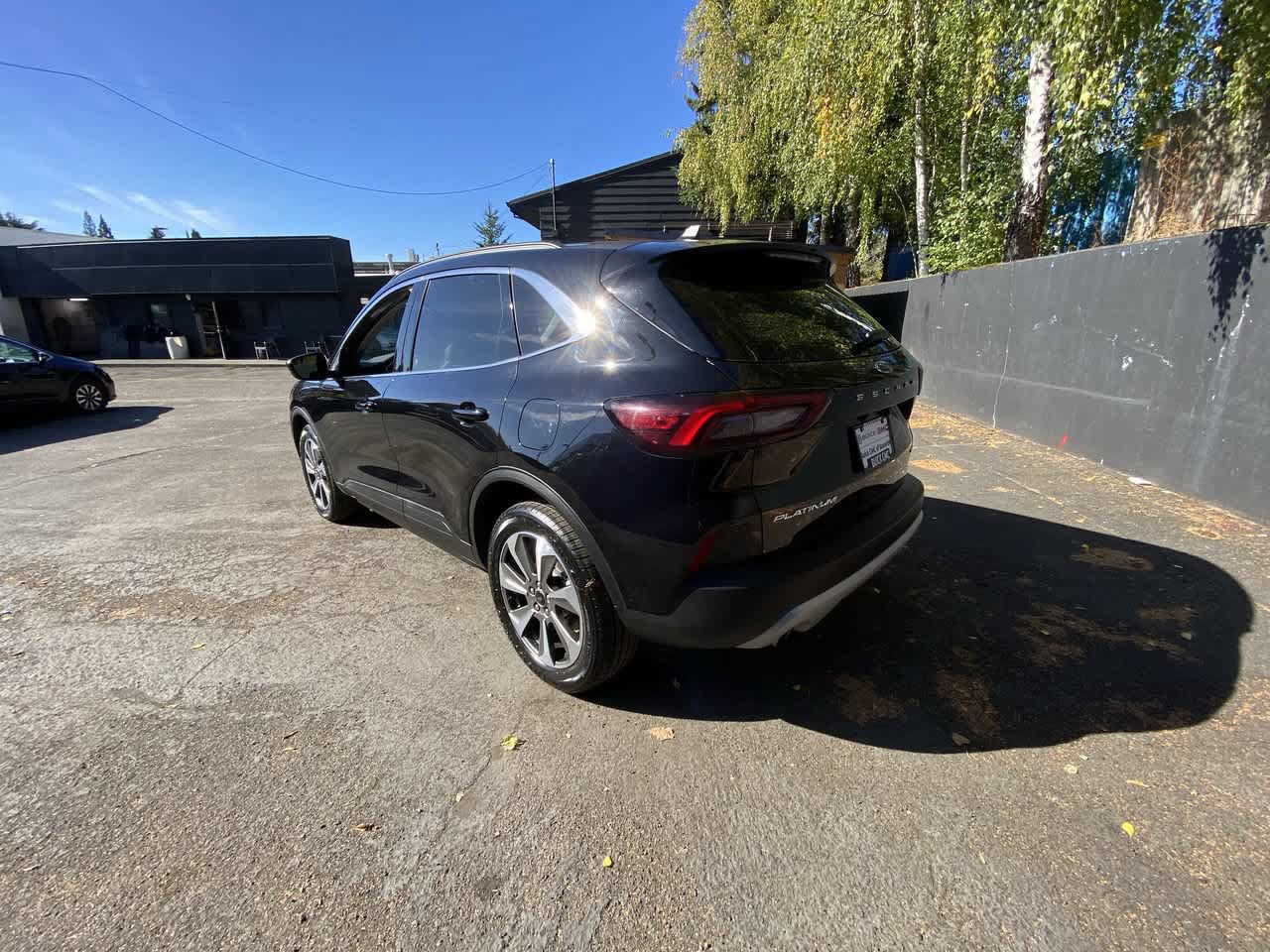 Used 2025 Ford Escape Platinum AWD/4WD image 4