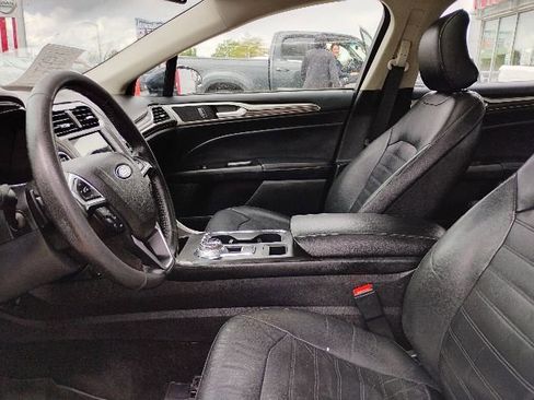Used 2017 Ford Fusion SE w/ Fusion SE Technology Package AWD/4WD image 12
