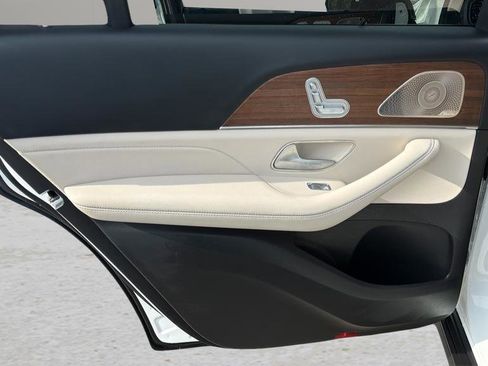 Used 2024 Mercedes-Benz GLS 450 4MATIC image 14