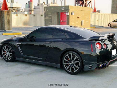 Used 2014 Nissan GT-R Premium w/ Premium Interior Package AWD/4WD image 6