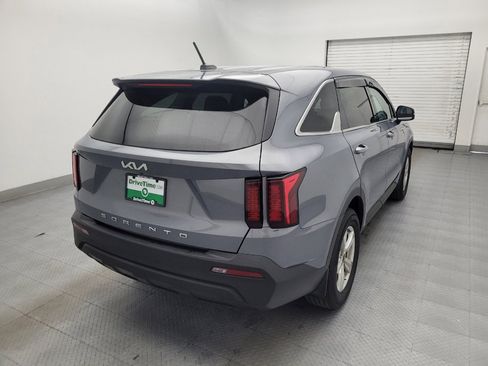 Used 2022 Kia Sorento LX FWD image 9