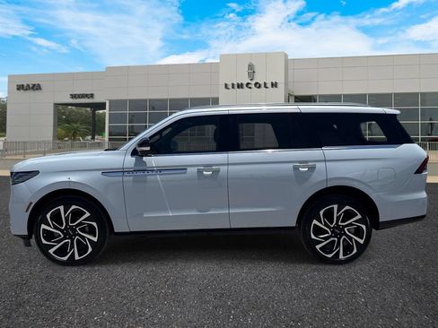 New 2026 Lincoln Navigator Reserve AWD/4WD image 6