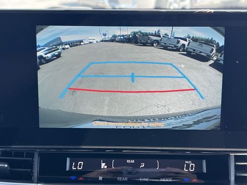 Used 2025 Toyota Sienna XSE AWD/4WD image 11