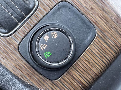 Used 2017 GMC Acadia SLE image 13