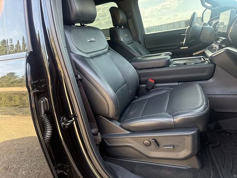 Used 2025 Ford Expedition Max Platinum w/ Stealth Appearance Package image 45