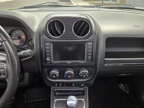 Used 2015 Jeep Patriot High Altitude FWD image 26