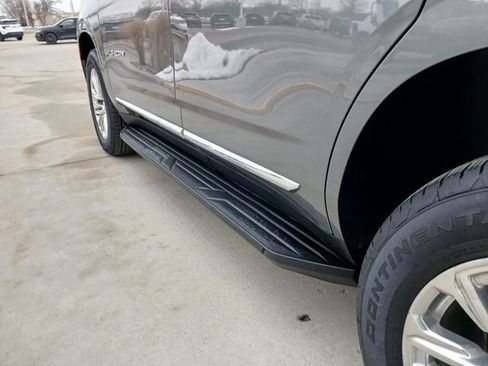 Certified 2022 GMC Yukon SLT w/ SLT Luxury Package AWD/4WD image 35