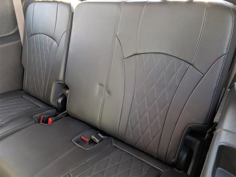 Used 2024 Buick Enclave Avenir image 19