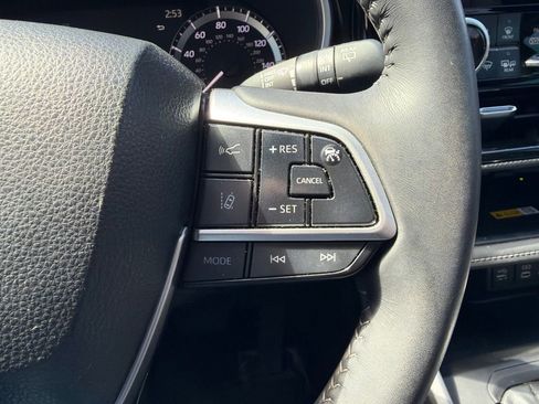 Used 2023 Toyota Highlander XSE AWD/4WD image 23
