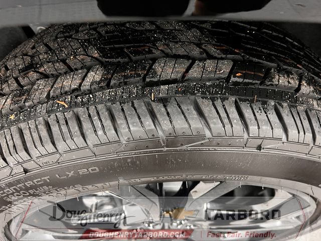 New 2027 Chevrolet Traverse RS w/ LPO, Floor Liner Package FWD image 17