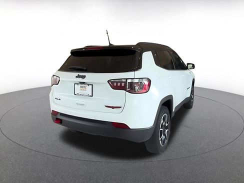 Used 2025 Jeep Compass Trailhawk AWD/4WD image 14