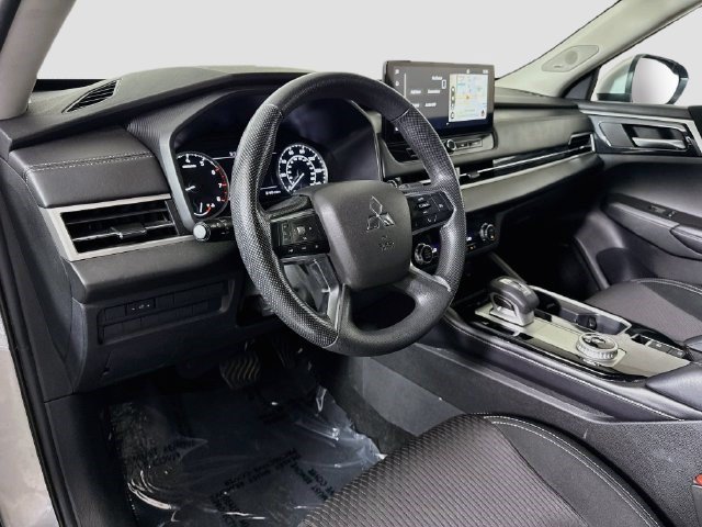 Used 2025 Mitsubishi Outlander ES FWD image 22