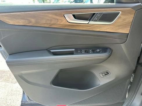 Used 2025 Volkswagen Atlas SE AWD/4WD image 25
