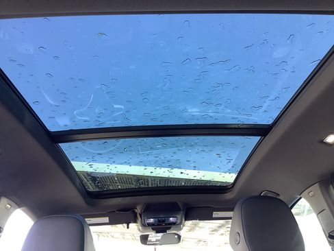 New 2026 Volkswagen Tiguan SE R-Line image 18