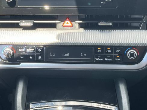 Used 2025 Kia Sportage LX FWD image 12