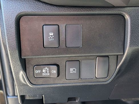 Used 2022 Toyota Tacoma SR5 AWD/4WD image 14