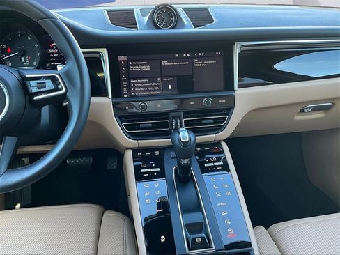 Used 2024 Porsche Macan image 16