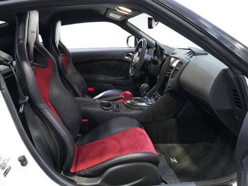 Used 2020 Nissan 370Z NISMO image 31