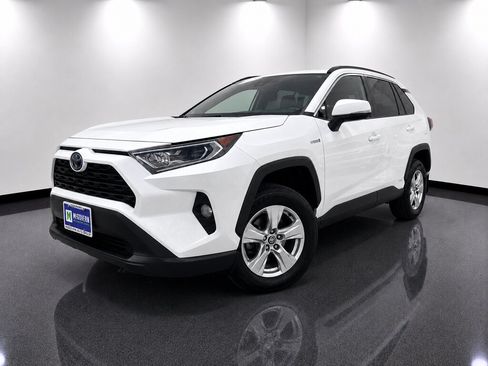 Used 2021 Toyota RAV4 XLE AWD/4WD image 1