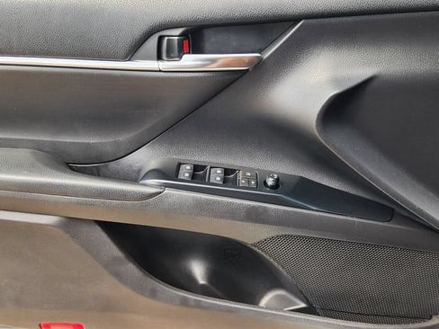 Used 2020 Toyota Camry SE FWD image 17