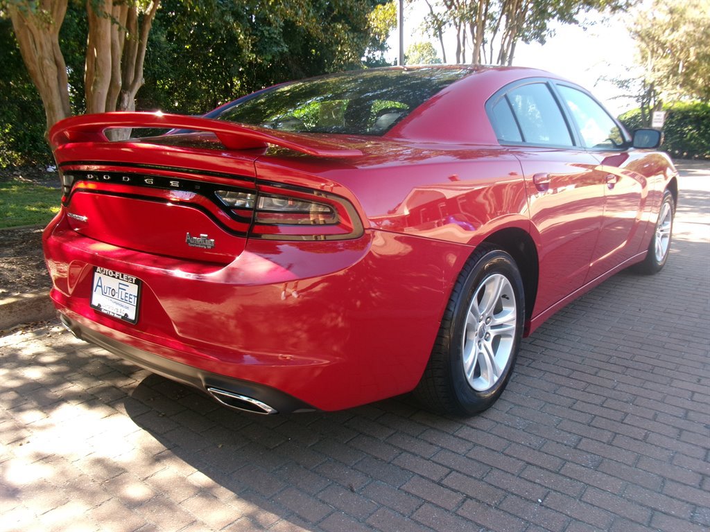 Used 2016 Dodge Charger SE RWD image 6
