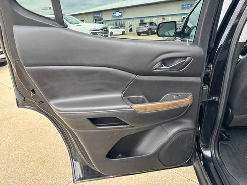Used 2022 GMC Acadia SLE w/ Driver Convenience Package FWD image 20