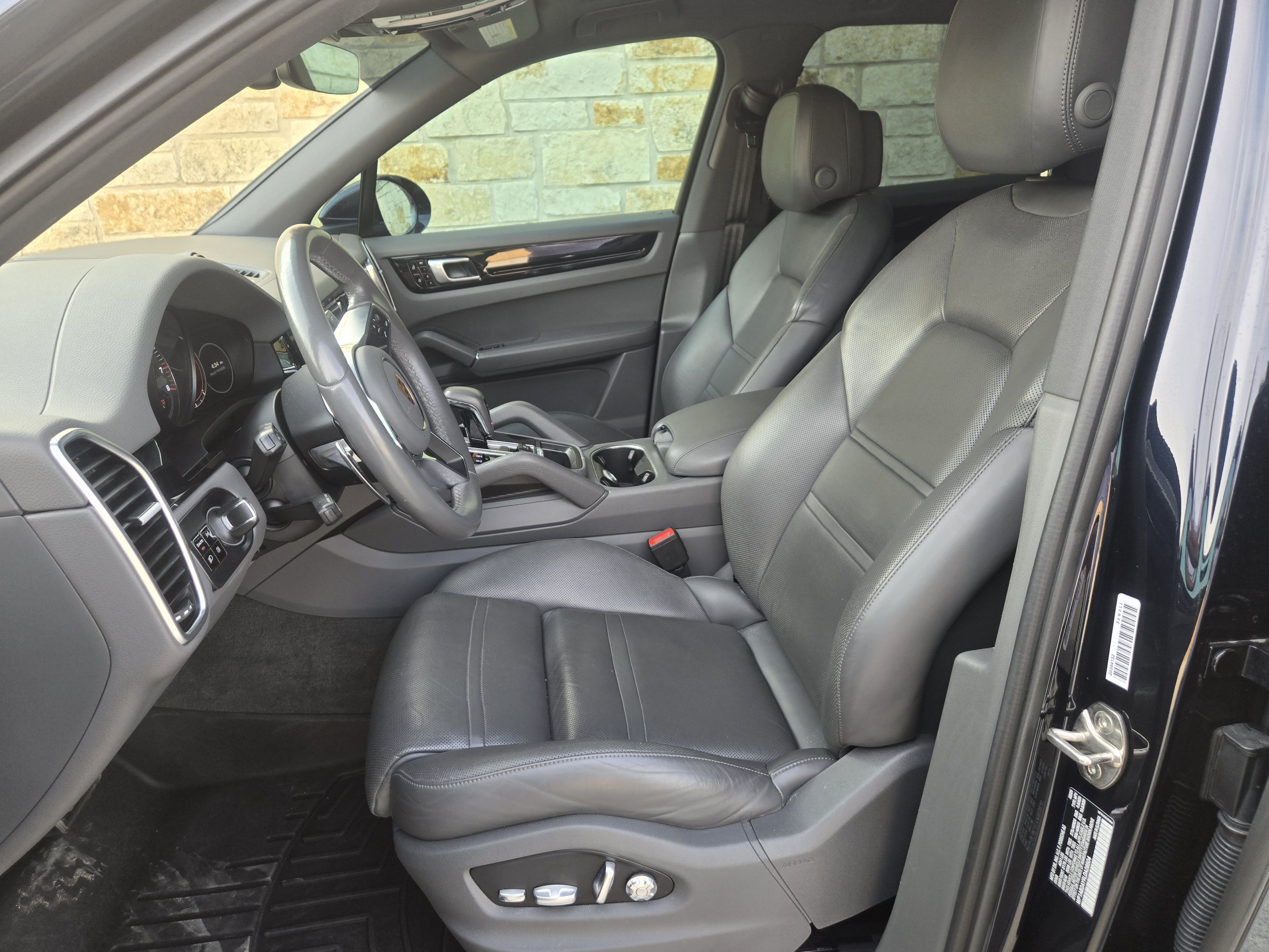 Used 2020 Porsche Cayenne S AWD/4WD image 5