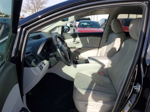 Used 2010 Toyota Venza AWD image 11