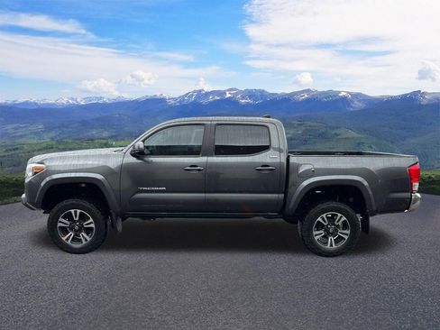 Used 2017 Toyota Tacoma SR5 w/ Tow Package AWD/4WD image 2